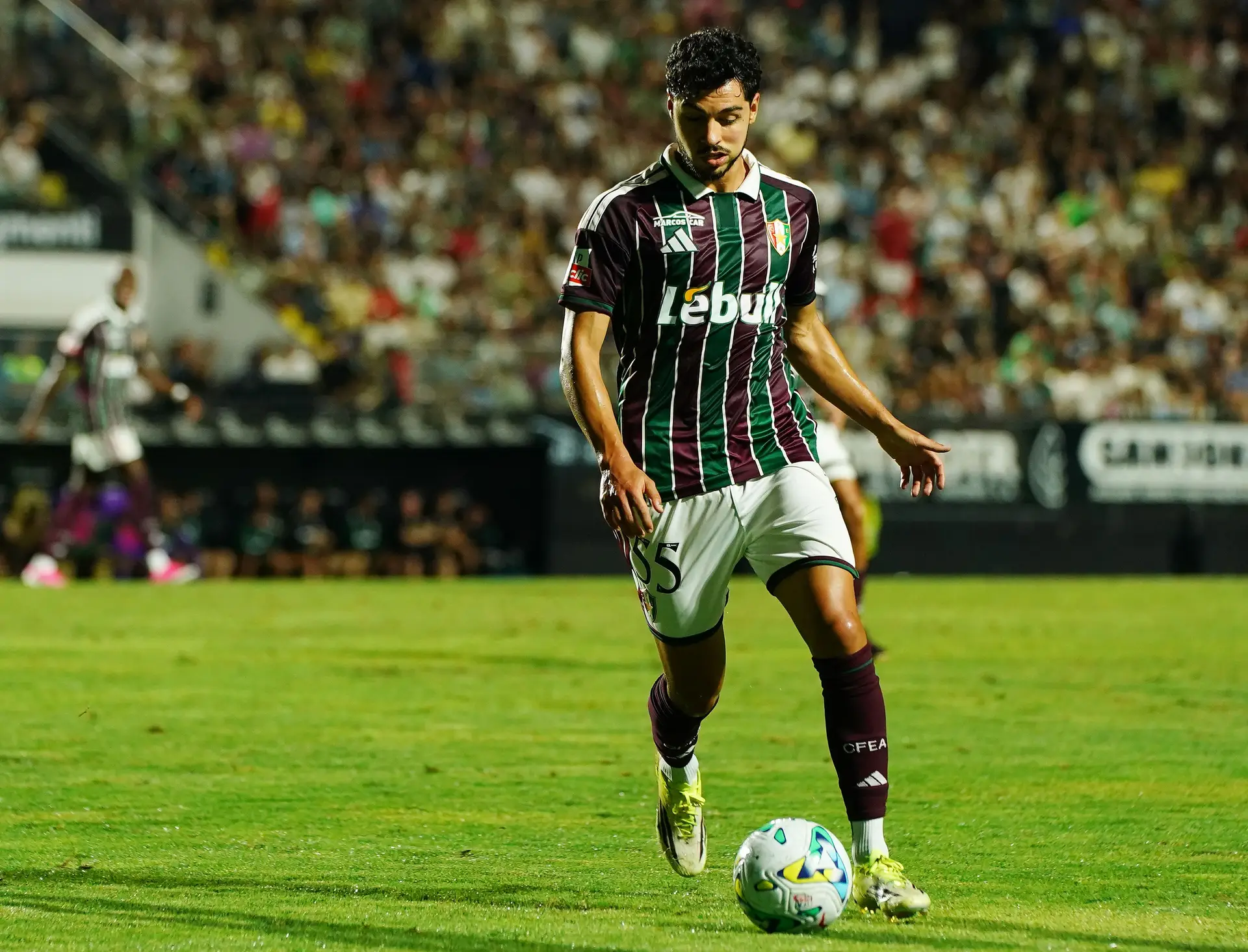 Rafa Soares, do Estrela da Amadora, durante o jogo contra o Sporting da 1ª jornada do campeonato, no Estádio da Reboleira