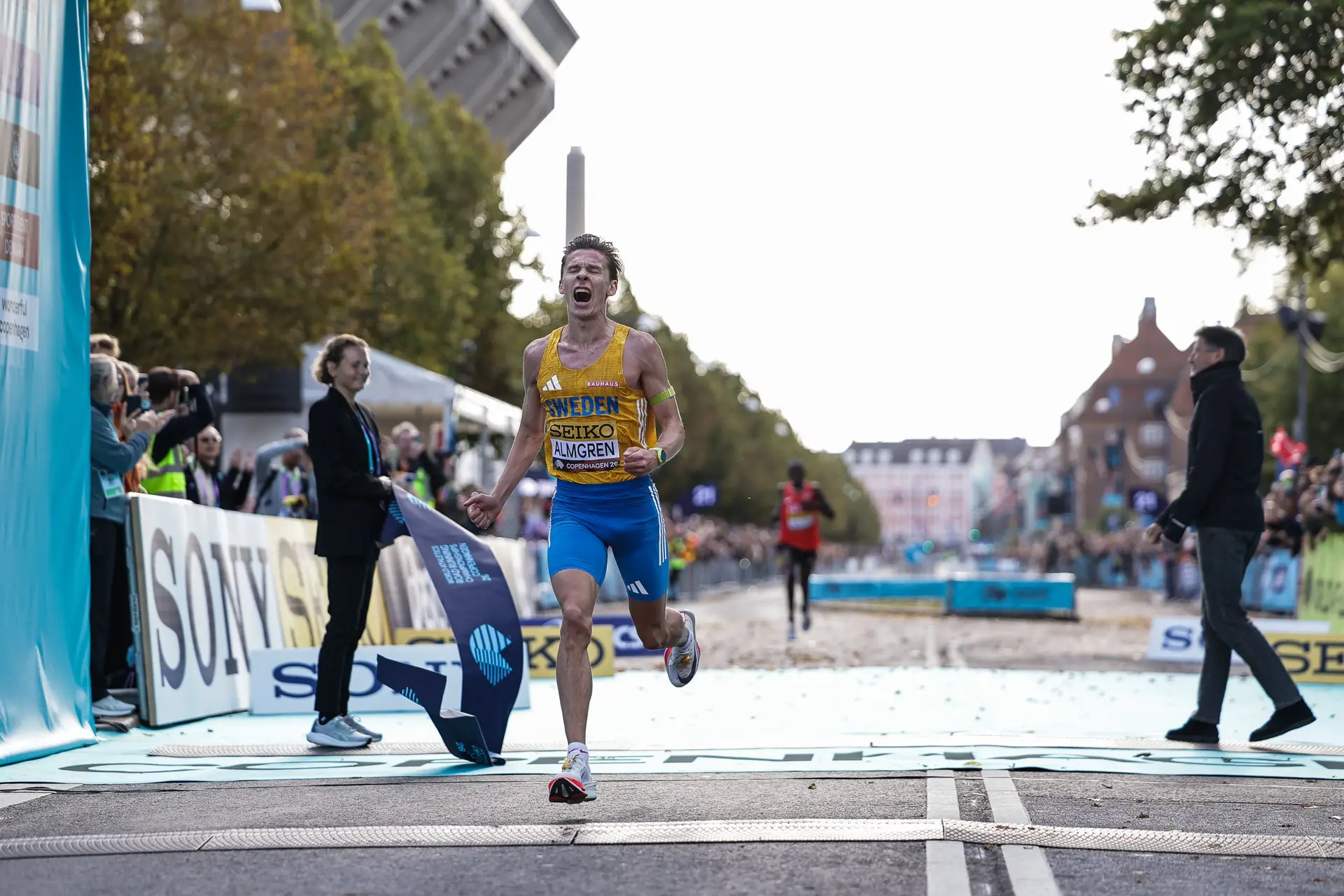 Andreas Almgren: do relvado de futebol ao asfalto, da velocidade na pista ao ouro mundial na meia-maratona
