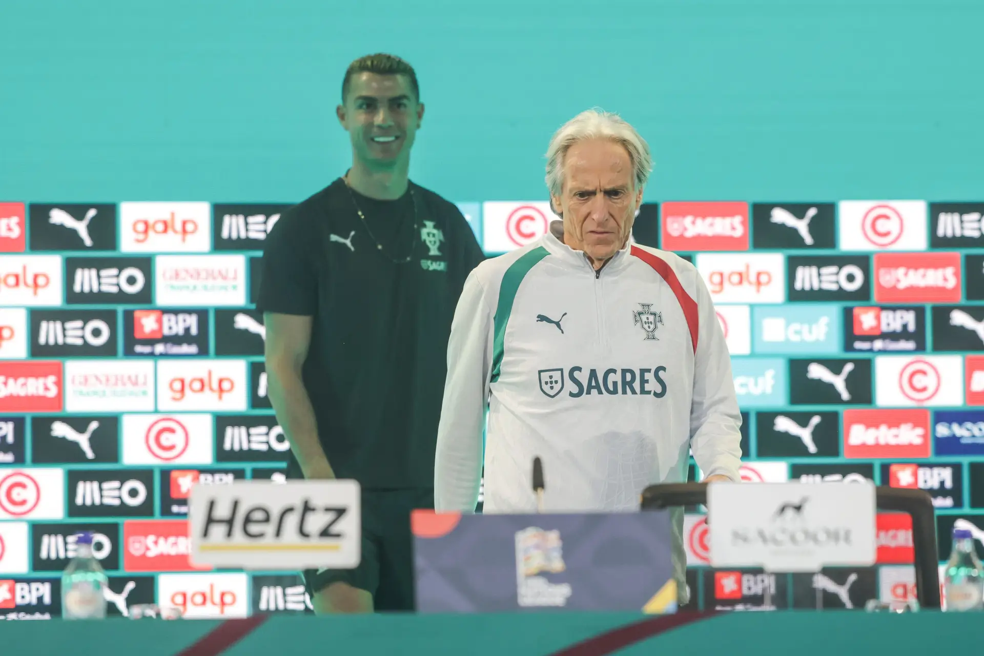 Ronaldo e Jesus vieram para uma conferência. Afinal, foi um espetáculo com piadas, aplausos e centenas na plateia