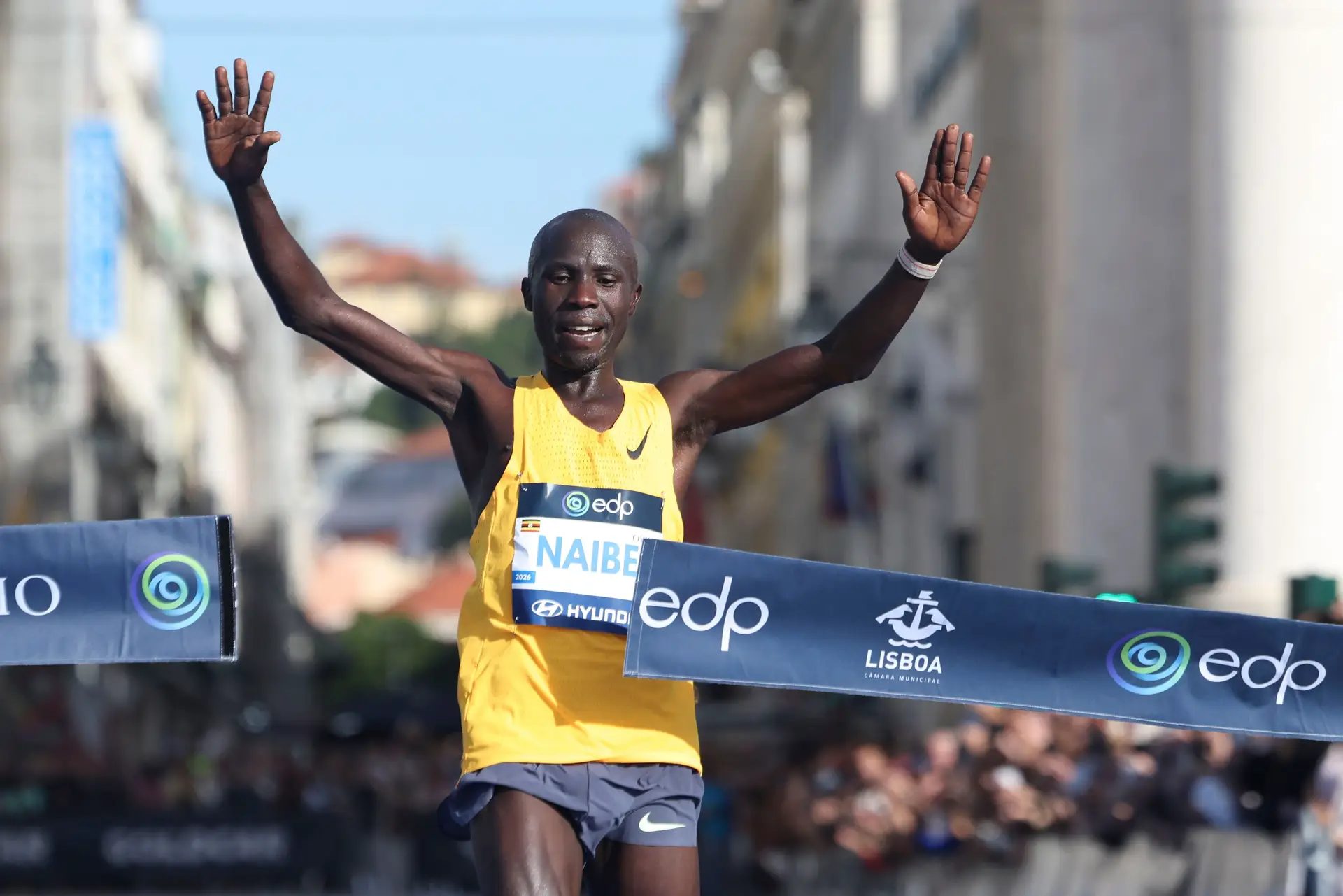 Martin Naibei Musau a cortar a meta na maratona de Lisboa