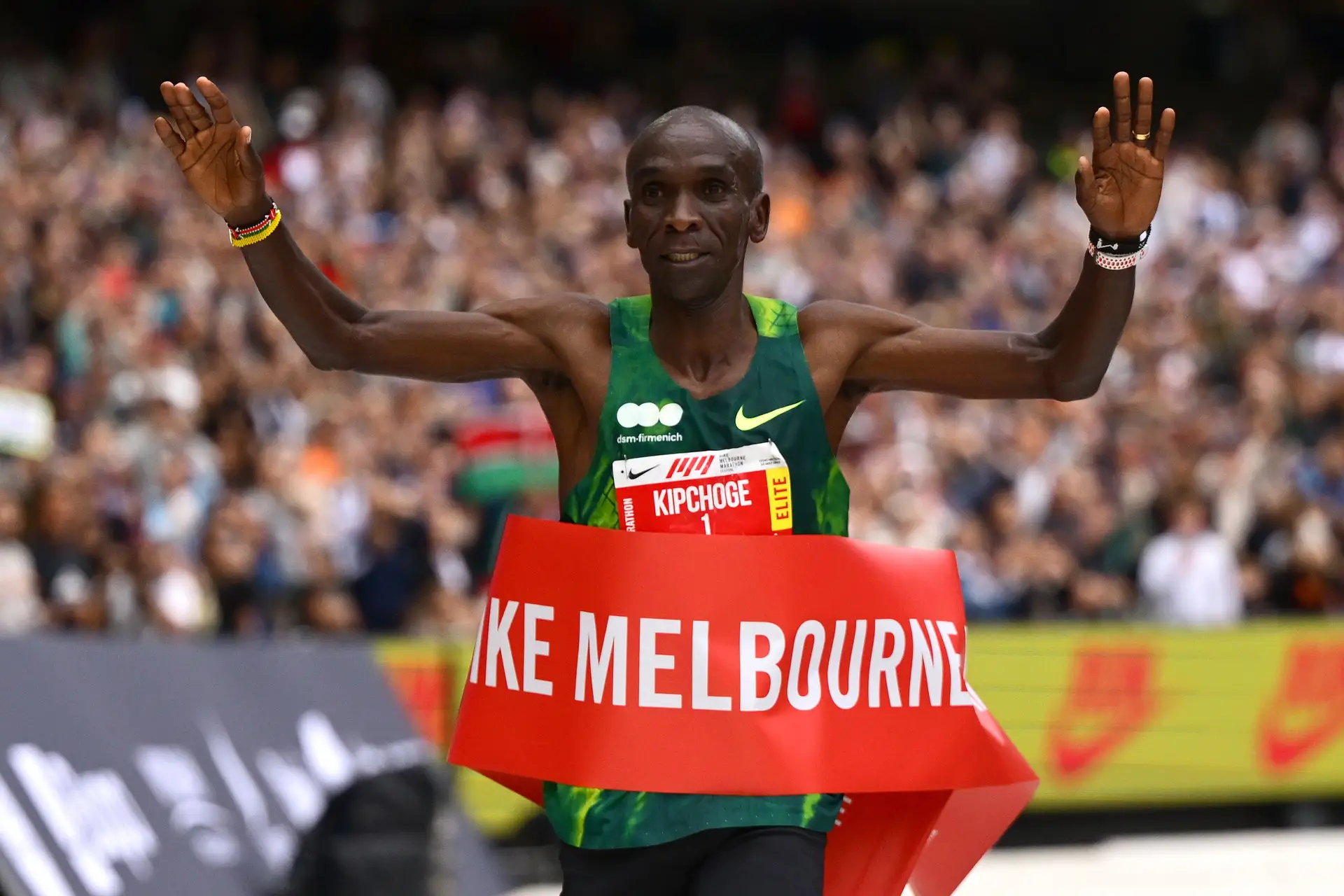 “O meu corpo ainda consegue competir com a próxima geração”: Eliud Kipchoge volta a ganhar uma maratona três anos depois
