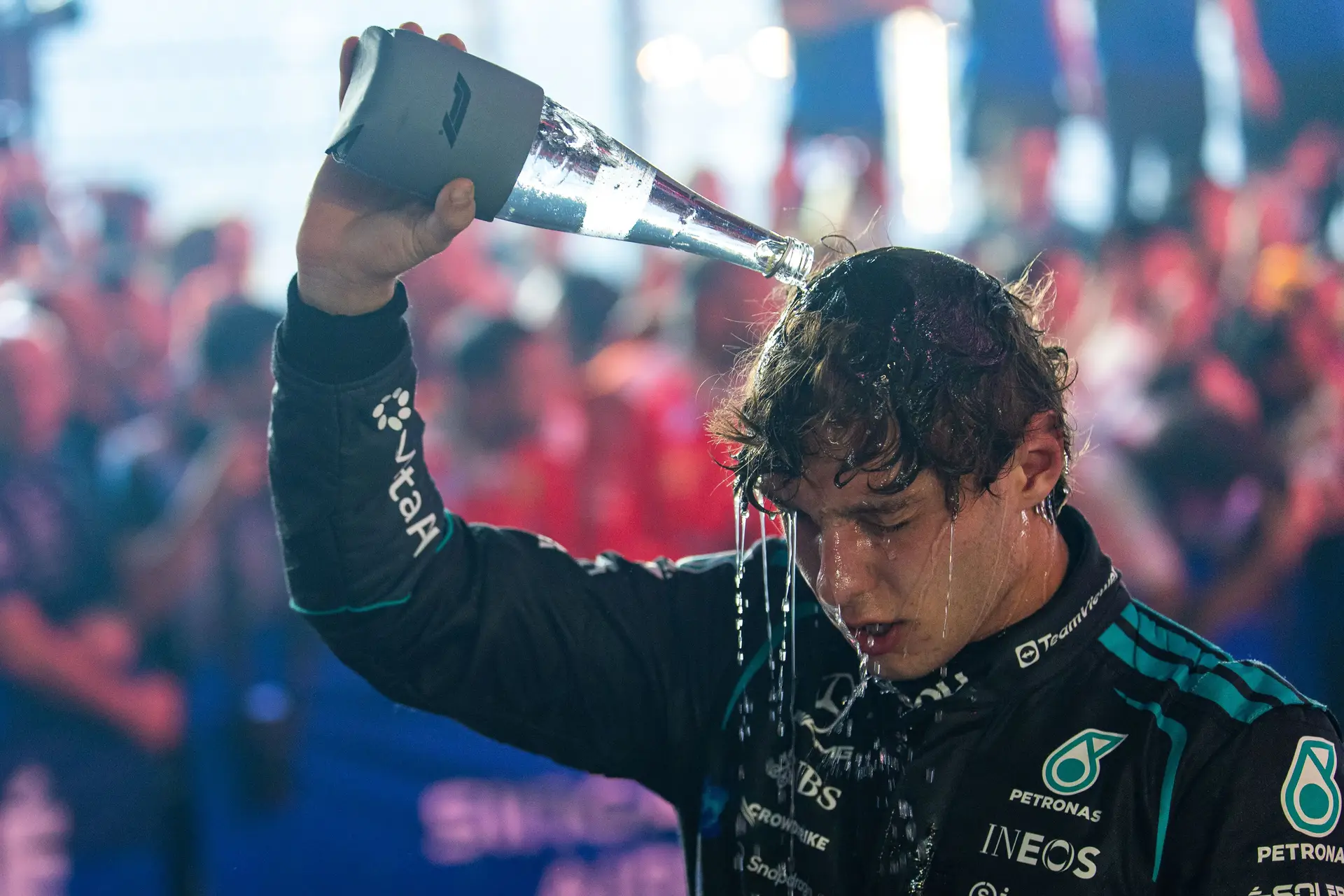 Kimi Antonelli pode tornar-se campeão mundial já na próxima corrida. Mas precisa de novo domingo desapontante de George Russell
