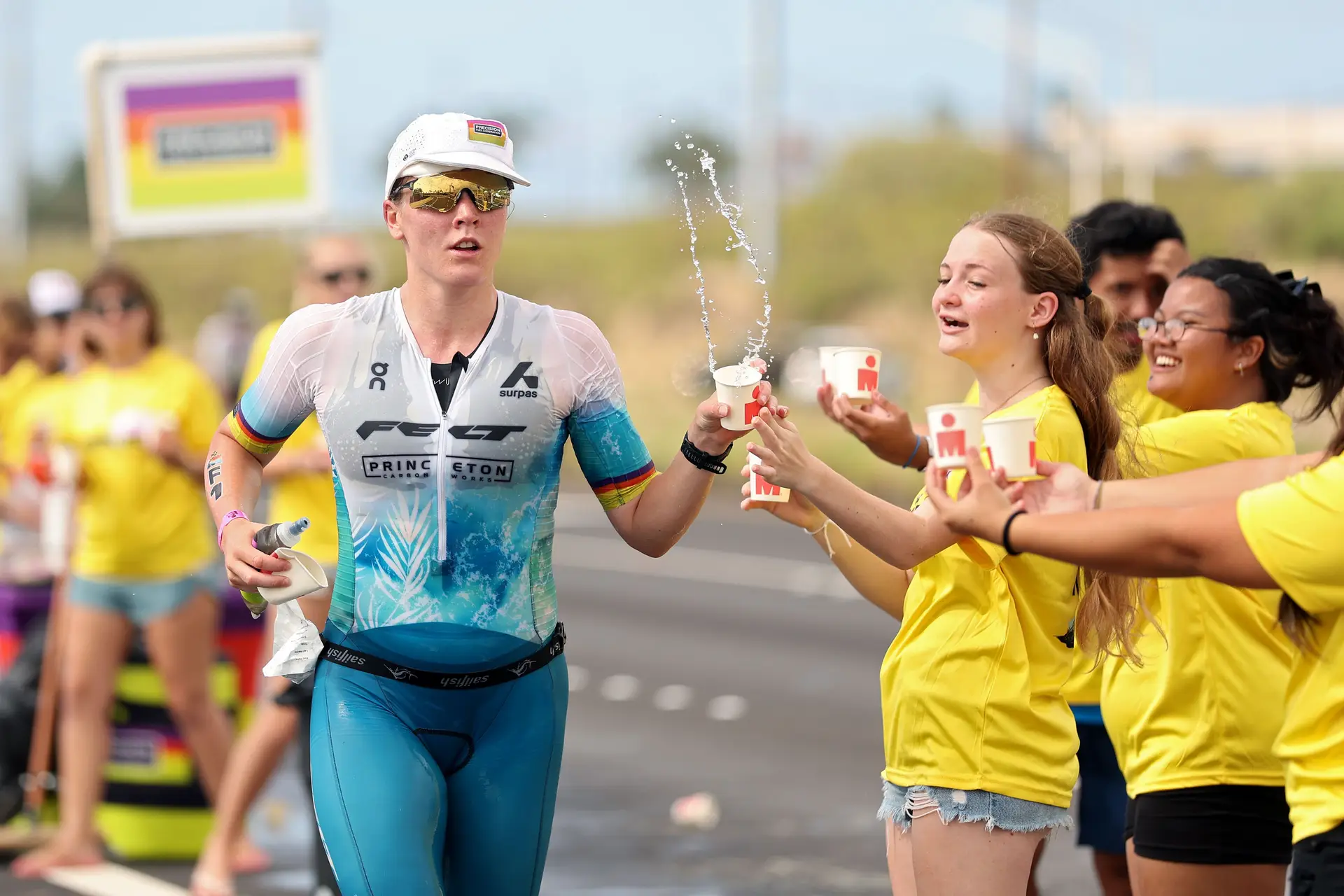 Solveig Løvseth a correr durante a final do Mundial de Ironman 2026 em Kona, no Havai