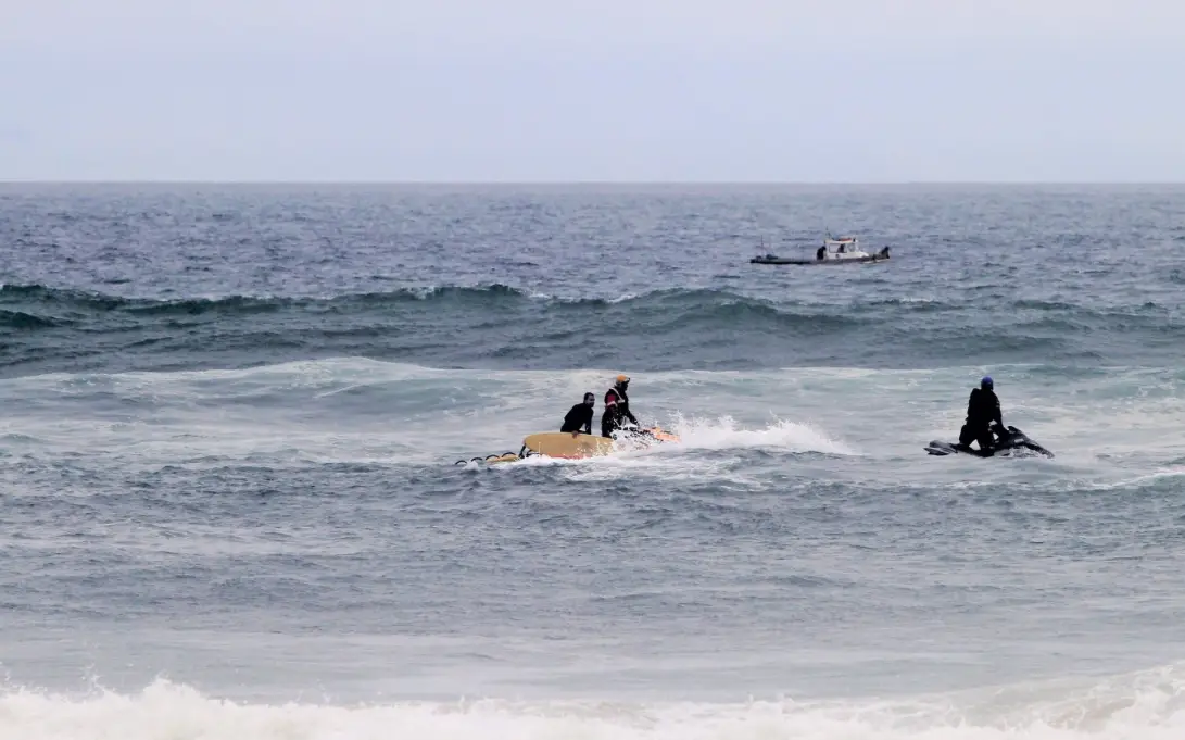 Mulher salva de afogamento na praia da Fuseta-Mar - Postal ...