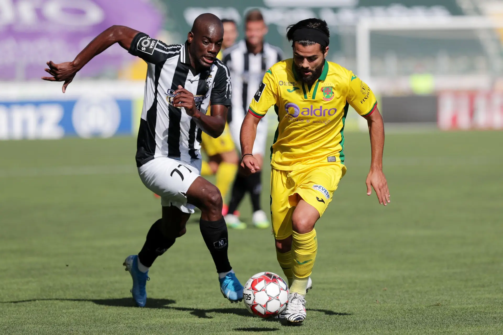 Paços de Ferreira vence Portimonense, que baixa ao 16.º ...