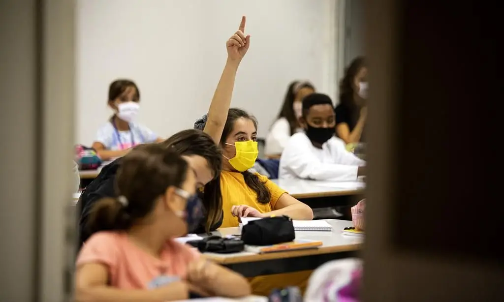 Escolas só teriam estado abertas 22 dias com plano de ...