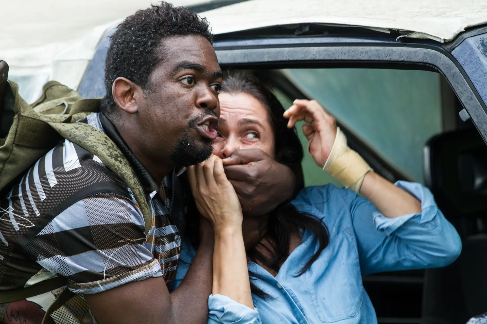 VEM AÍ: Augusto volta a atacar Laura!