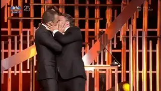 César e José Fidalgo beijam-se!