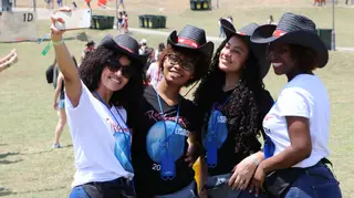 Estes são os primeiros fãs no dia de Bruno Mars e Demi Lovato