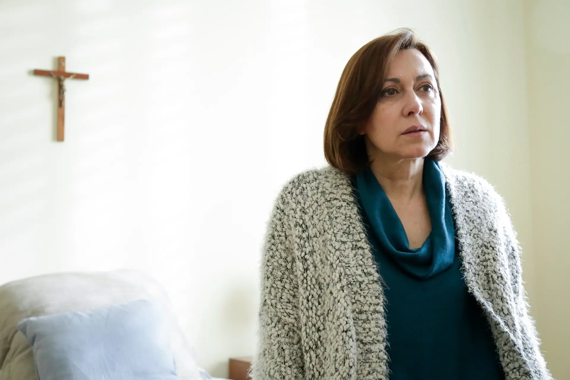 VEM AÍ: Isabel dá entrada na clínica psiquiátrica!