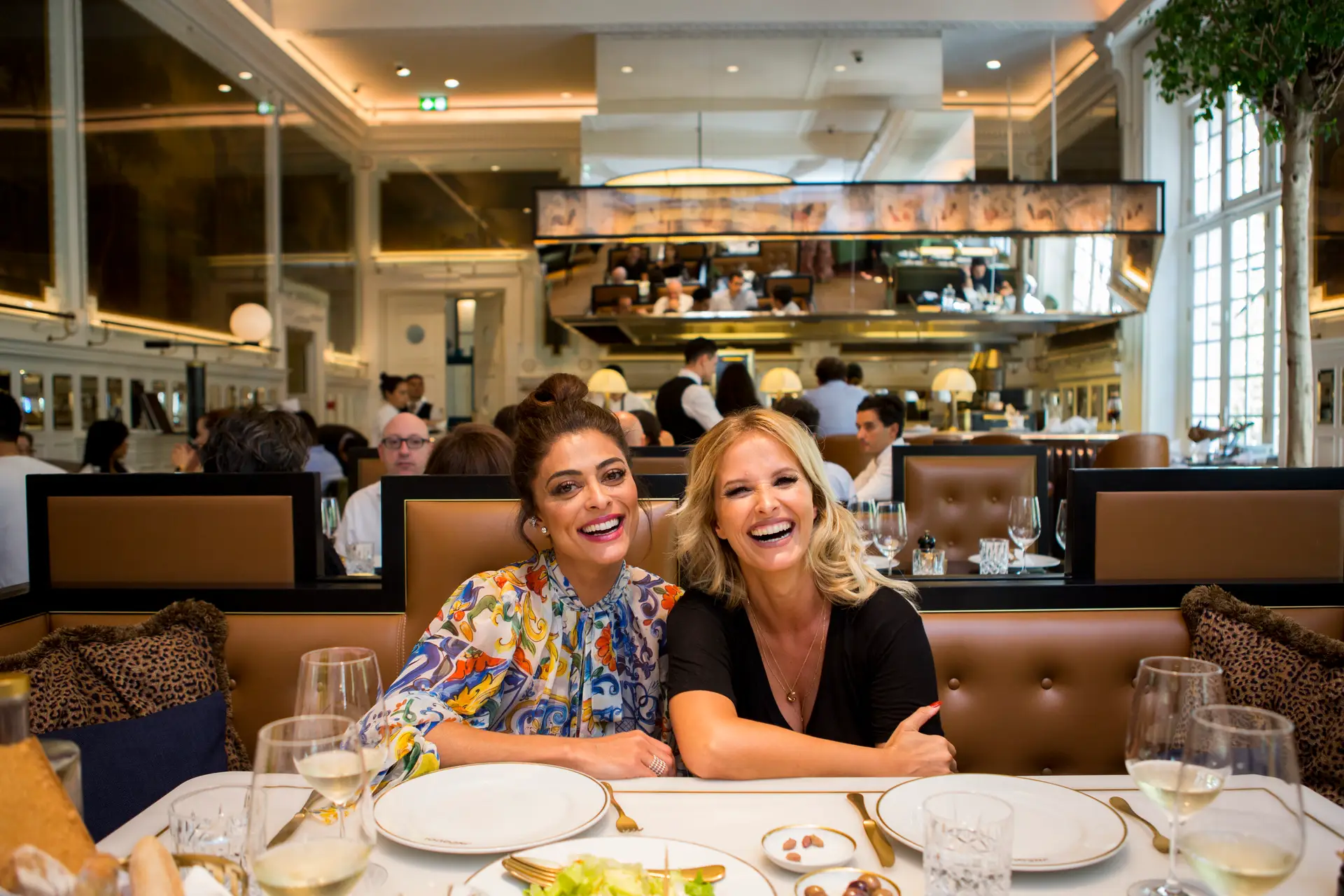 SIC E GLOBO juntam Juliana Paes e Cristina Ferreira para um almoço de confraternização
