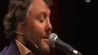 "Para saber do presidente dos afetos, tivemos de vir à terra dos betos!"