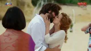 Luísa e Miguel casam rodeados de amigos