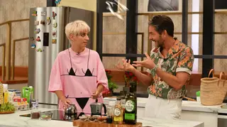 Joana Barrios faz bolas de berlim e comenta a nova paixão de Bradley Cooper