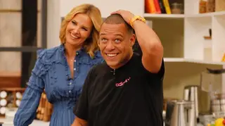 Carlão emociona-se com surpresa das filhas: "Tenho muito orgulho nelas"