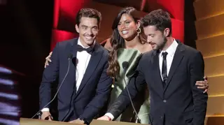 Carolina Loureiro e os "seus dois homens" anunciam vencedor de melhor intérprete de música!