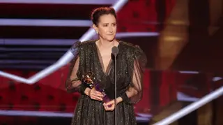 "São muitas as mulheres que não têm voz, homens e crianças... Eu dedico este globo à voz dessas pessoas"