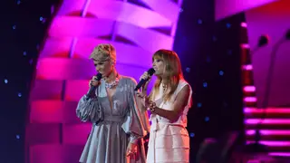 Aurea e Marisa Liz brilham no palco, com o tema "Elas"