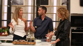 Iara termina a receita de Camarão sem sal "Aqui não faz falta o sal"