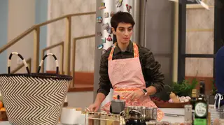 Joana Barrios prepara Lulas Recheadas com Puré de Batata