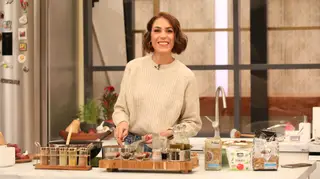 Iara termina a Bolonhesa de Lentilhas, uma opção vegana!