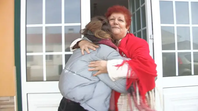 Resultado de imagem para diogo e silvina amigos improváveis