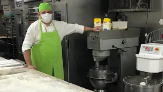 Jorge já viveu na rua e oferece comida aos mais necessitados: "Ajudo toda a gente que eu possa ajudar"