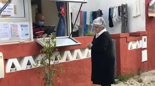 A Associação Amanhecer Esperança ajuda famílias carenciadas proporcionando-lhes alimentação diária