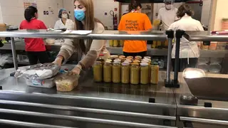 "Com as nossas refeições queremos levar paz" - O Colégio Luso-Internacional de Braga prepara e distribui refeições a famílias carenciadas