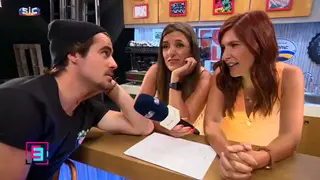 Matias vai fazer a vida negra a quem se aproximar de Glória: "A minha mãezinha é sagrada e ninguém lhe põe a mão em cima"