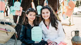 O Doutor Manzarra foi chamado de urgência para resolver o problema da Núria e da irmã: "Vão dar uma beijoca de 8 em 8 horas"