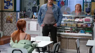 Eduarda desmascara Diogo à frente da vila inteira!