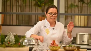 Noélia Jerónimo, “a cozinheira dos chefs”, prepara Cataplana de peixe e Açorda de Carabineiros