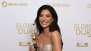 Globos de Ouro 2021: Eleita Revelação do Ano, Carolina Carvalho dedica prémio à família, ao namorado e a Sara Carreira