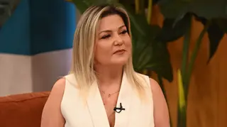 Pai adotivo de Izabel encontrou-a no lixo - Conheça a história que tocou o coração da equipa da Casa Feliz