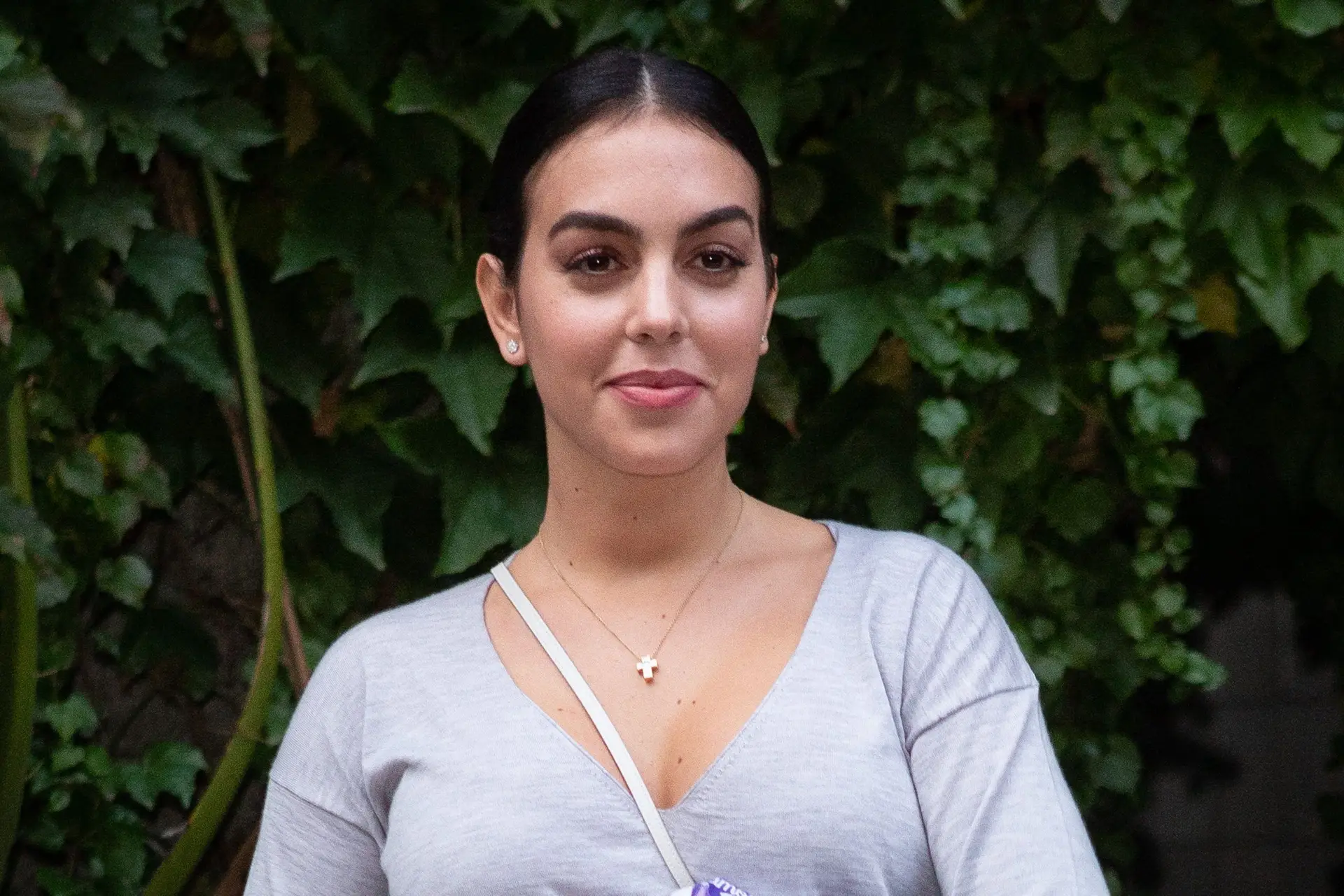 MADRID, SPAIN – NOVEMBER 13: Argentine model Georgina Rodriguez visits Nuevo Futuro association on November 13, 2020 in Madrid, Spain. (Photo by Paolo Blocco/WireImage)