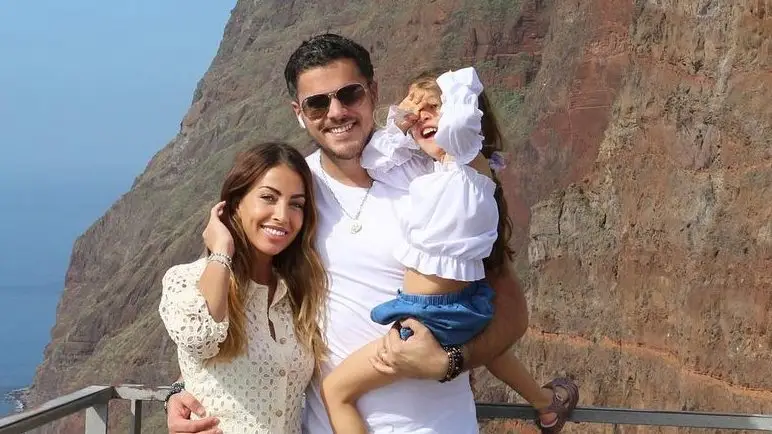 Neta de Tony Correira mostra-se feliz com a avó em dia especial