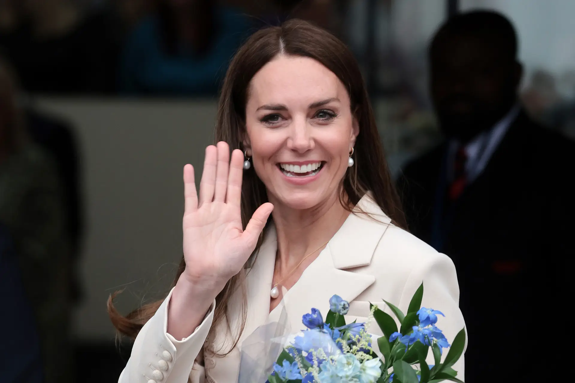 LONDON, ENGLAND – APRIL 27: (EDITORS NOTE: Retransmission with alternate crop.) Catherine, Duchess of Cambridge leaves the RCM and RCOG headquarters on April 27, 2022 in London, England. The Princess Royal and The Duchess of Cambridge visit the headquarters of the Royal College of Midwives (RCM) and the Royal College of Obstetricians and Gynaecologists (RCOG). (Photo by Chris Jackson/Getty Images)