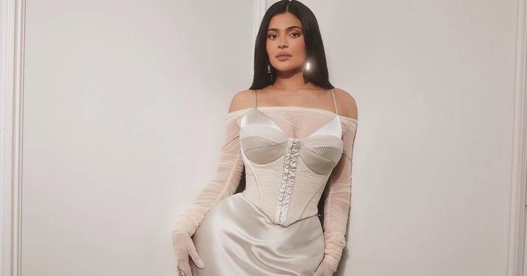 Kylie Jenner brinda fãs com vídeo único dos filhos