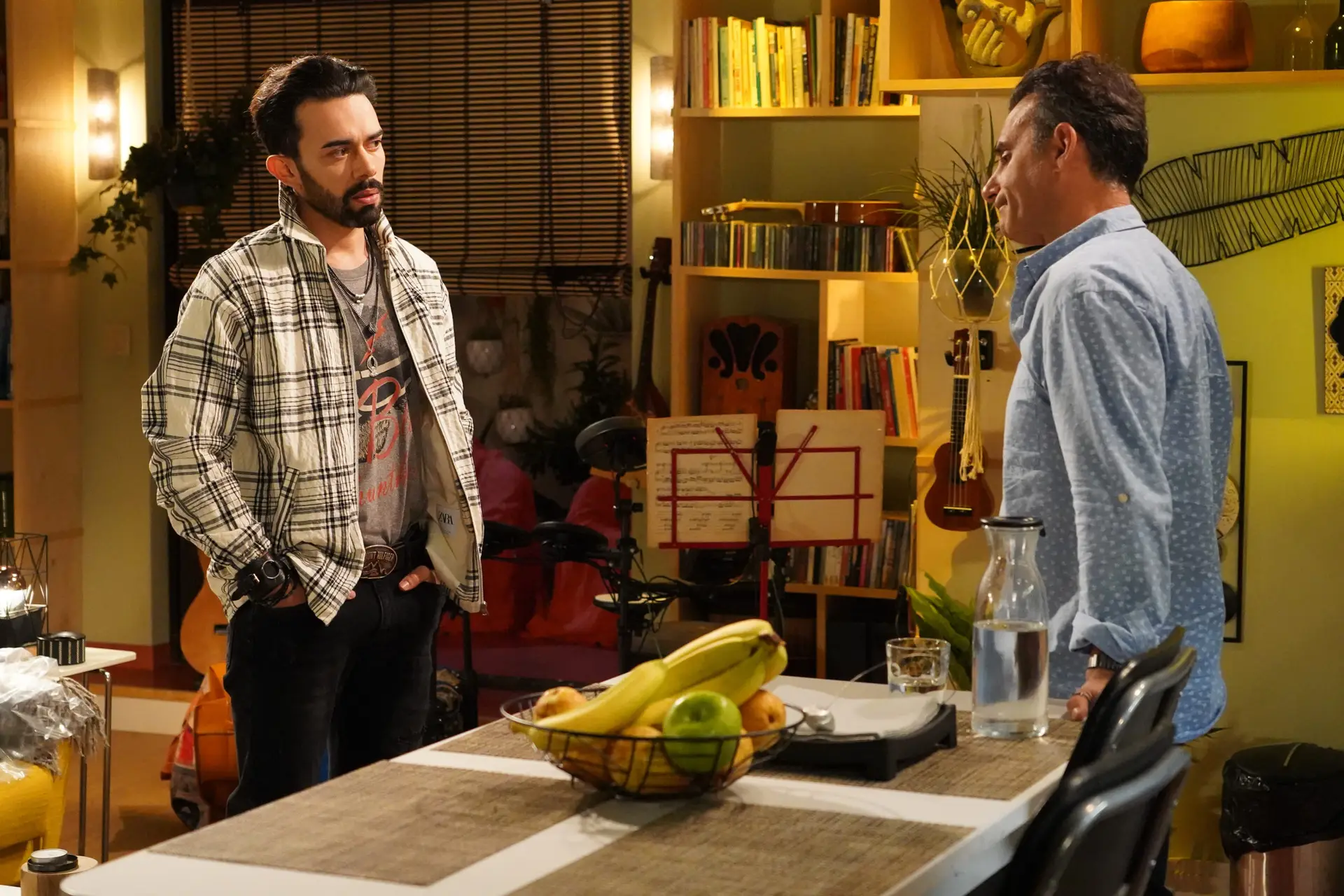 Resumo de ‘Amor Amor’: Gabriel é despedido da editora Angie