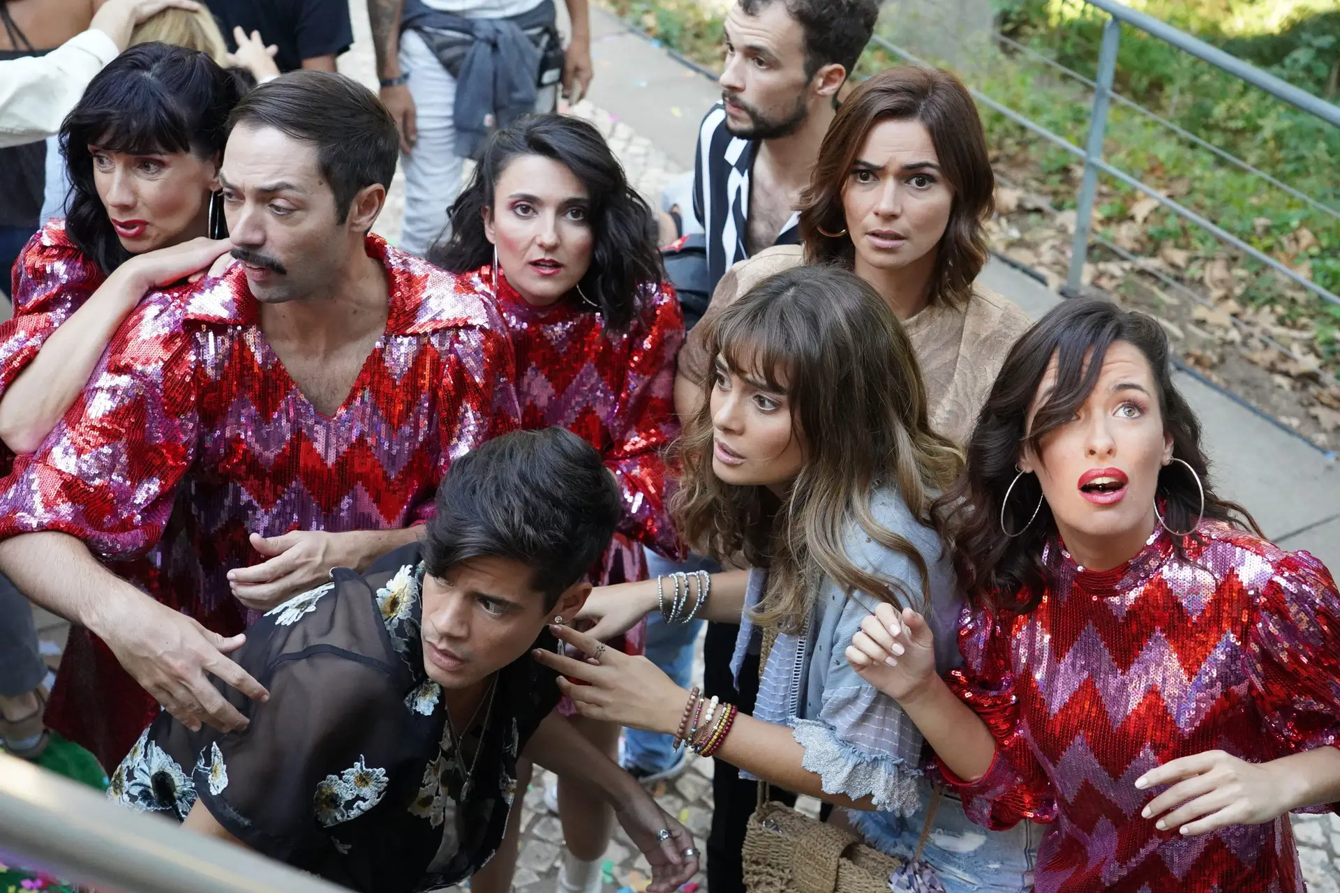 Resumo do penúltimo episódio de ‘Amor Amor’: Linda espalha o pânico na Feira dos Bigodes