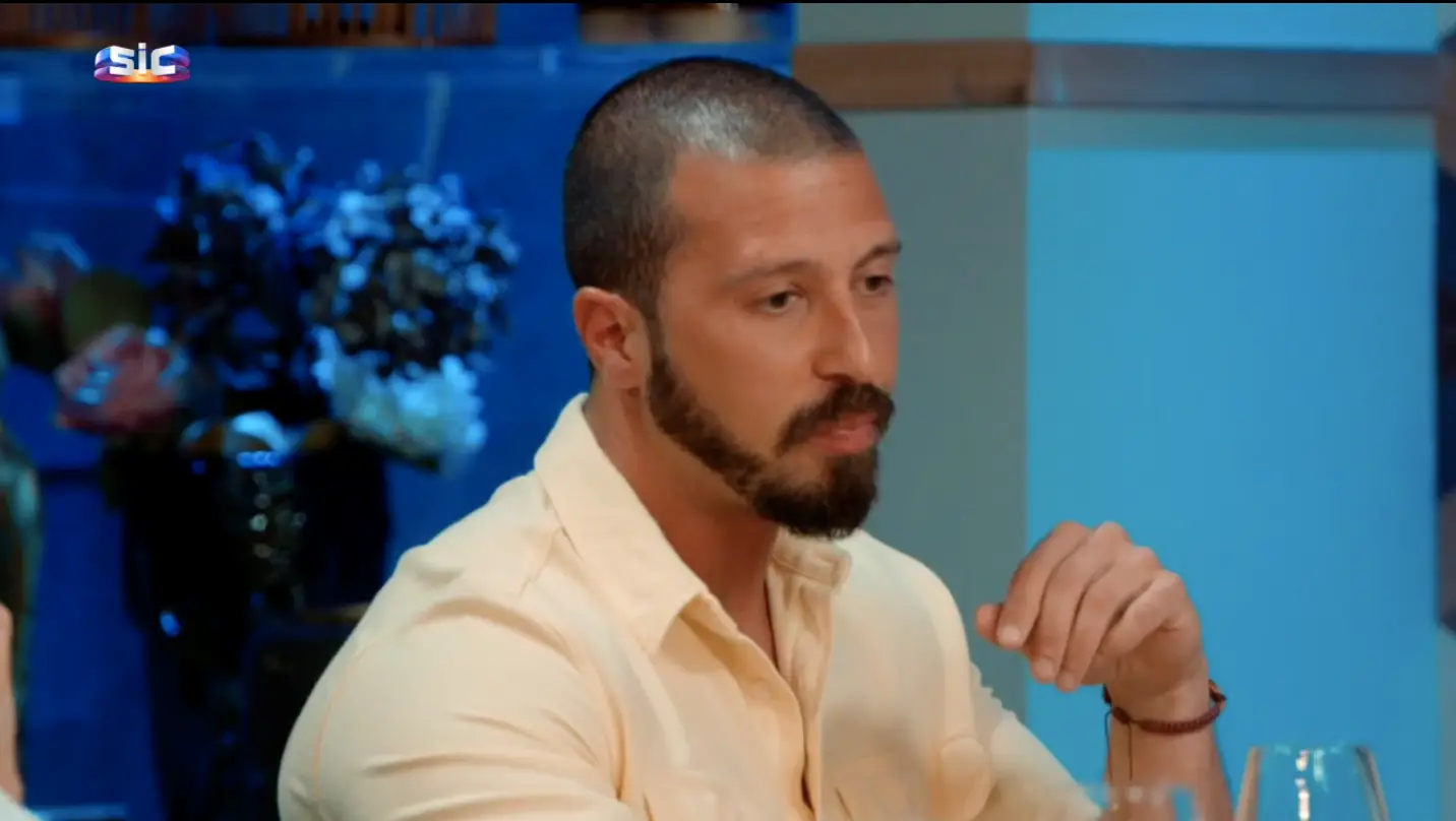 Tiago Jaqueta é confrontado pelos colegas: “Valeu a pena a traição?”
