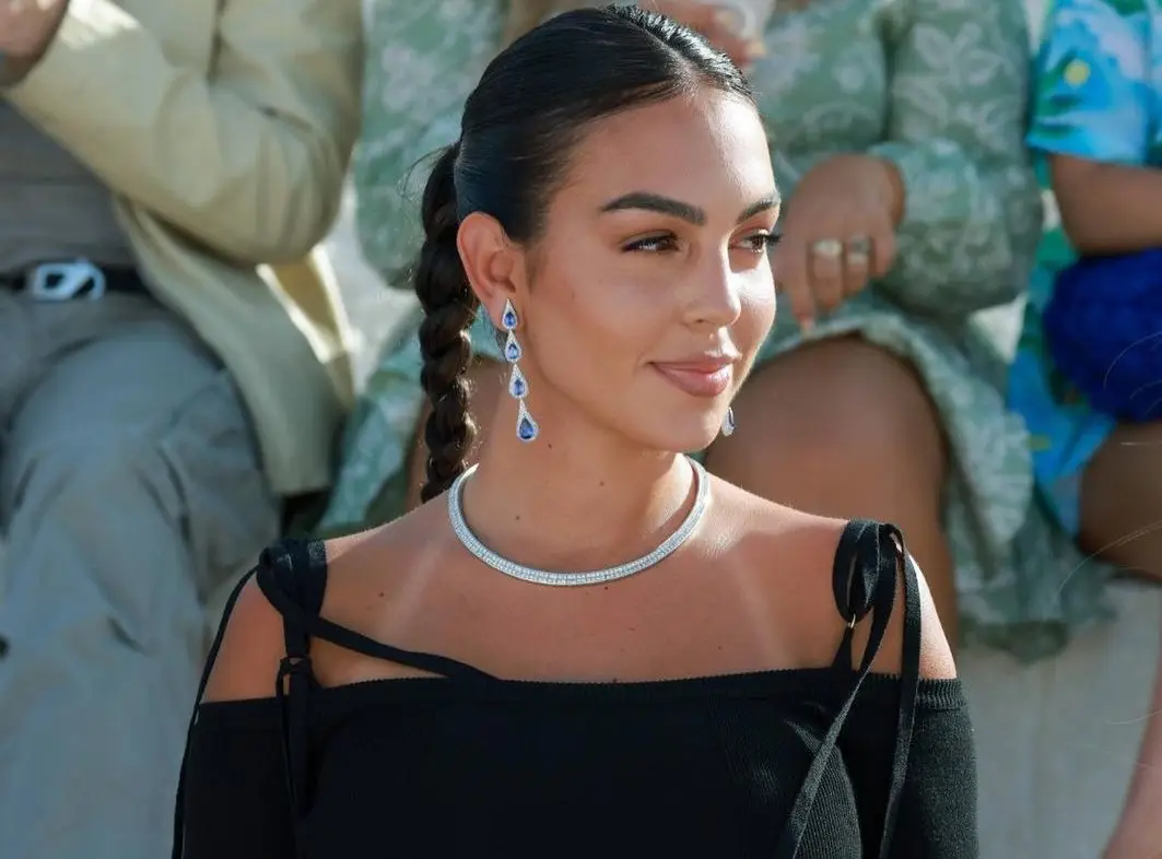 Georgina Rodríguez rouba atenções em evento de luxo em França