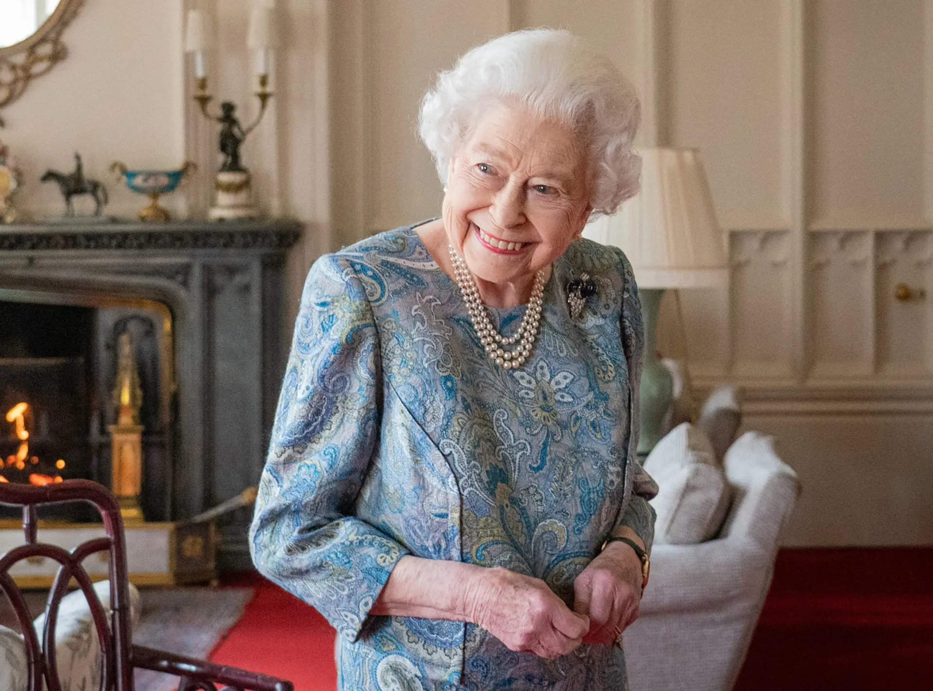 WINDSOR, ENGLAND – APRIL 28: Queen Elizabeth II attends an audience with the President of Switzerland Ignazio Cassis (Not pictured) at Windsor Castle on April 28, 2022 in Windsor, England. (Photo by Dominic Lipinski – WPA Pool/Getty Images)