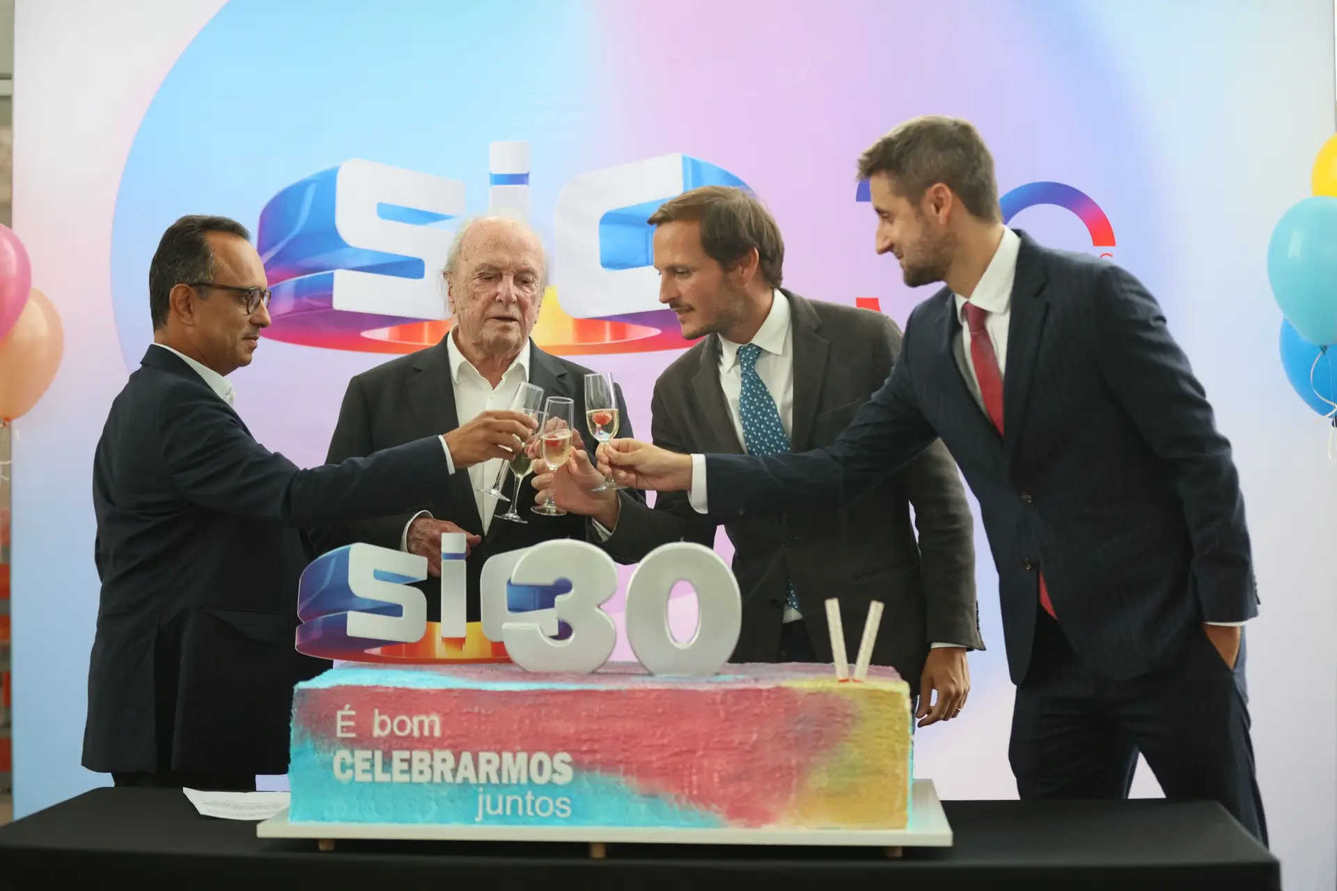 Caras SIC brindam ao 30º aniversário da estação