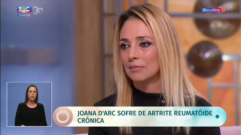 Joana D’Arc foi diagnosticada com artrite reumatóide na adolescência: “Aos 18 anos fui internada para colocar a primeira prótese da anca”