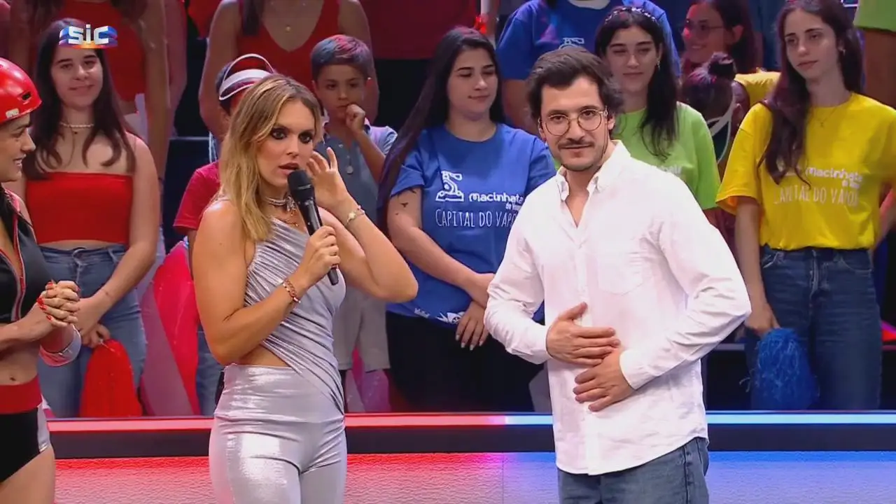 Dr. Vidal luta com dignidade para atravessar a parede e provoca Marco Horácio: “Estás passado com o meu físico não estás?”