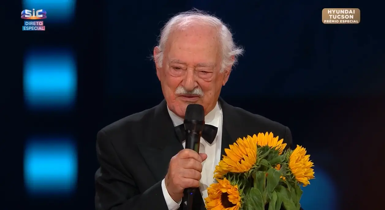 “Vivam a vida intensamente, façam como eu. Vivam, vivam, vivam!” — Ruy de Carvalho surpreendido com uma homenagem nos Globos de Ouro