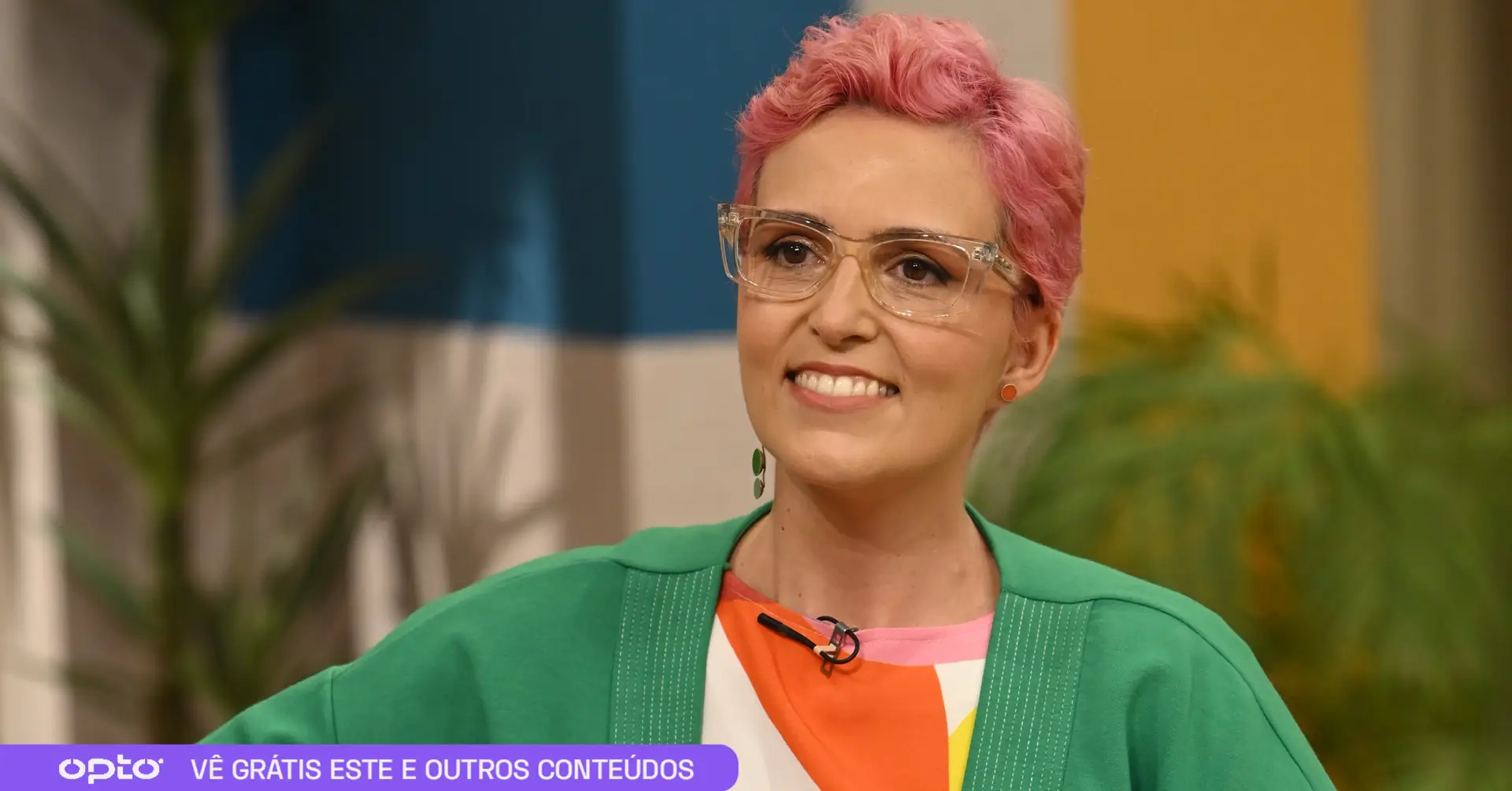 Sissi encontrou na cor uma forma de enfrentar o cancro da mama: “Percebi que ao experimentar diferentes cores a minha energia mudava”