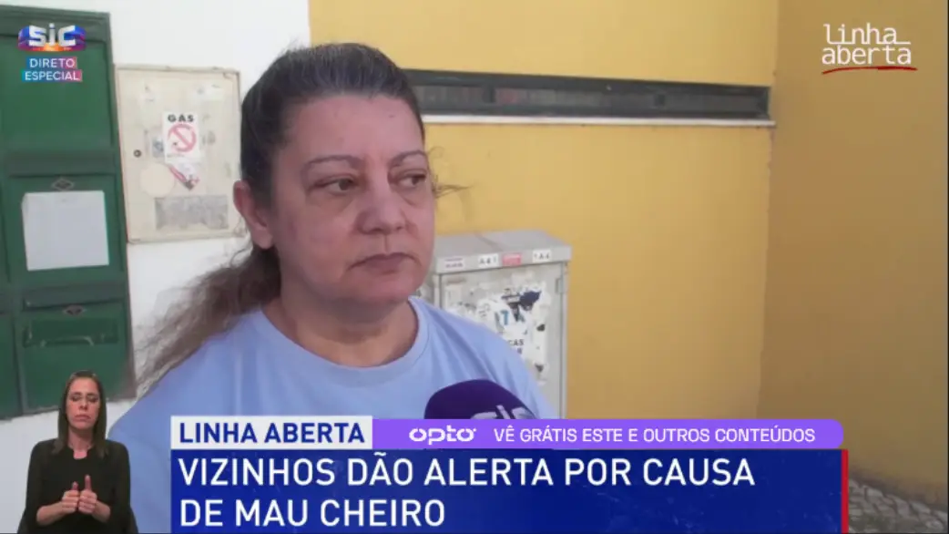 Idosa e cadela encontradas sem vida em casa: “O odor intenso e as larvas a sairem pela porta do apartamento”